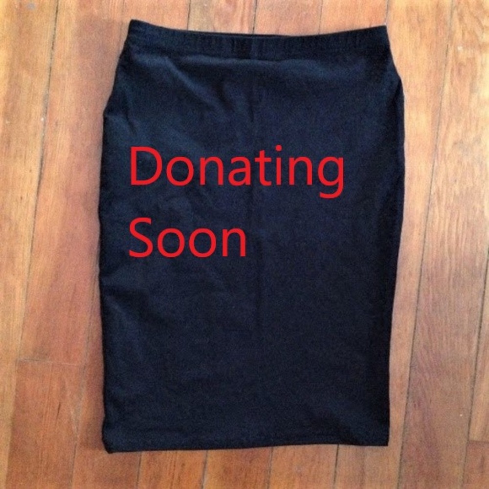 Simple black stretchy pencil skirt